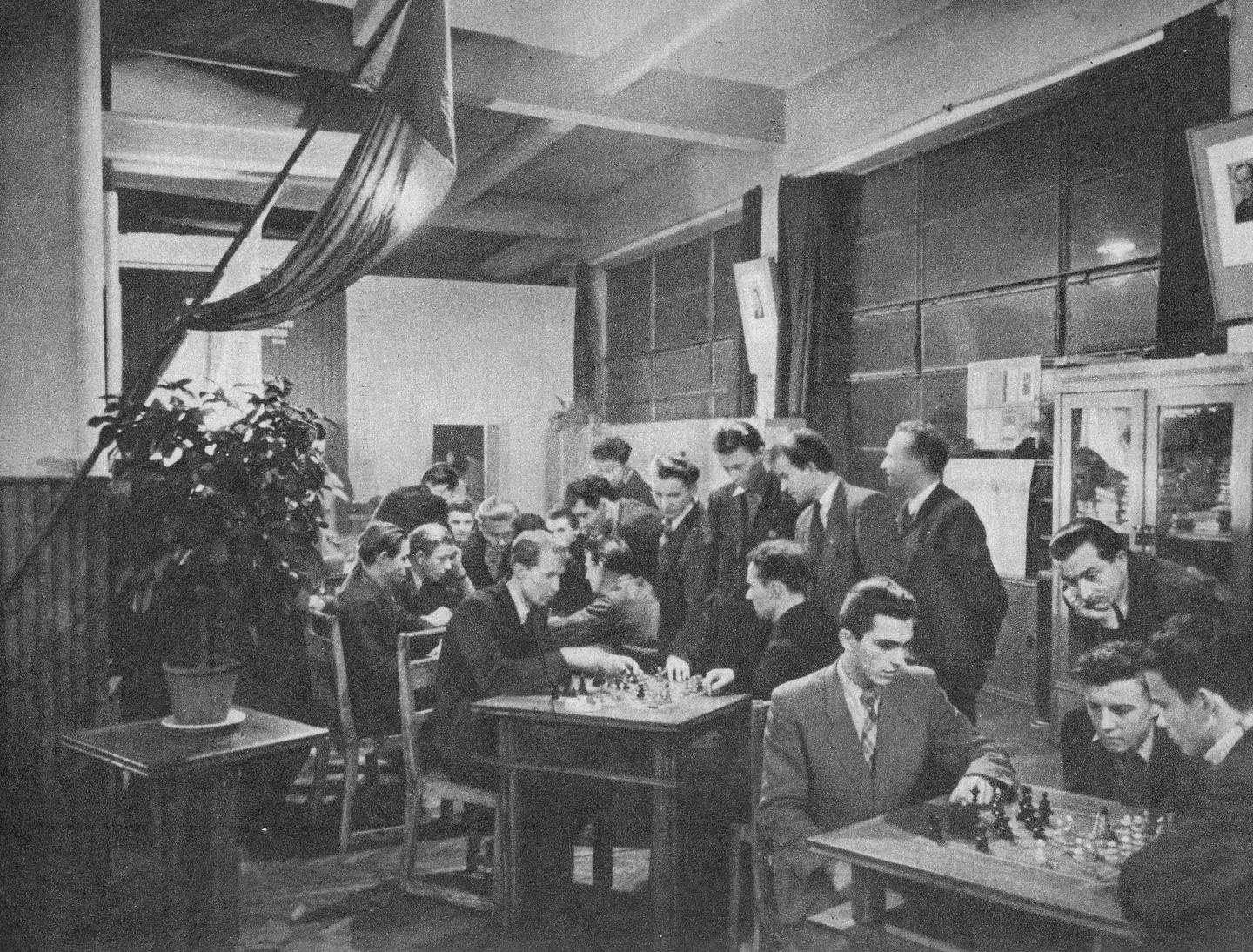 Chess in the common room of a workers' hostel at the Kasprzak works, 1950s.