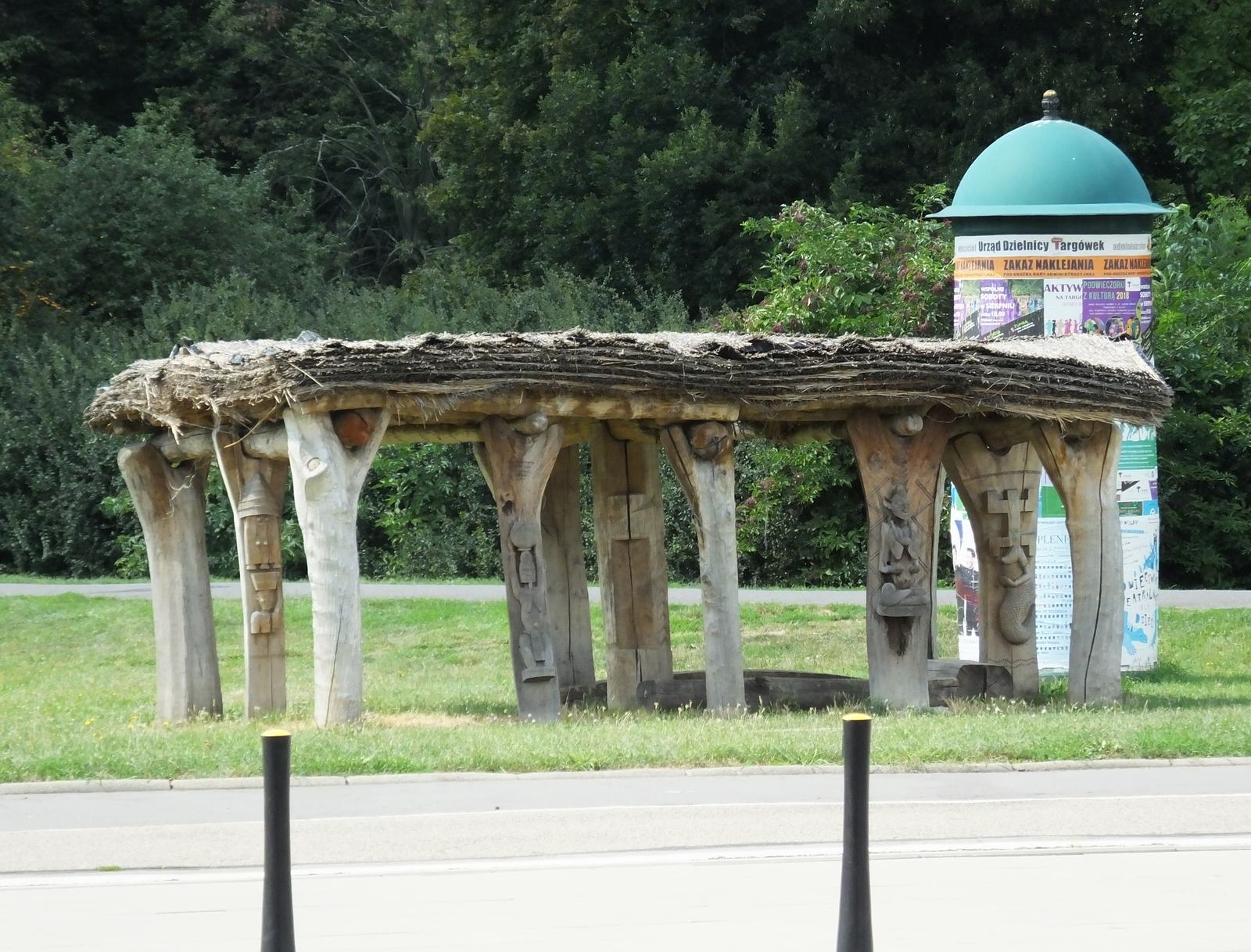 "Toguna" by Paweł Althamer and Youssouf Dara in the Bródno Sculpture Park, August 2018.