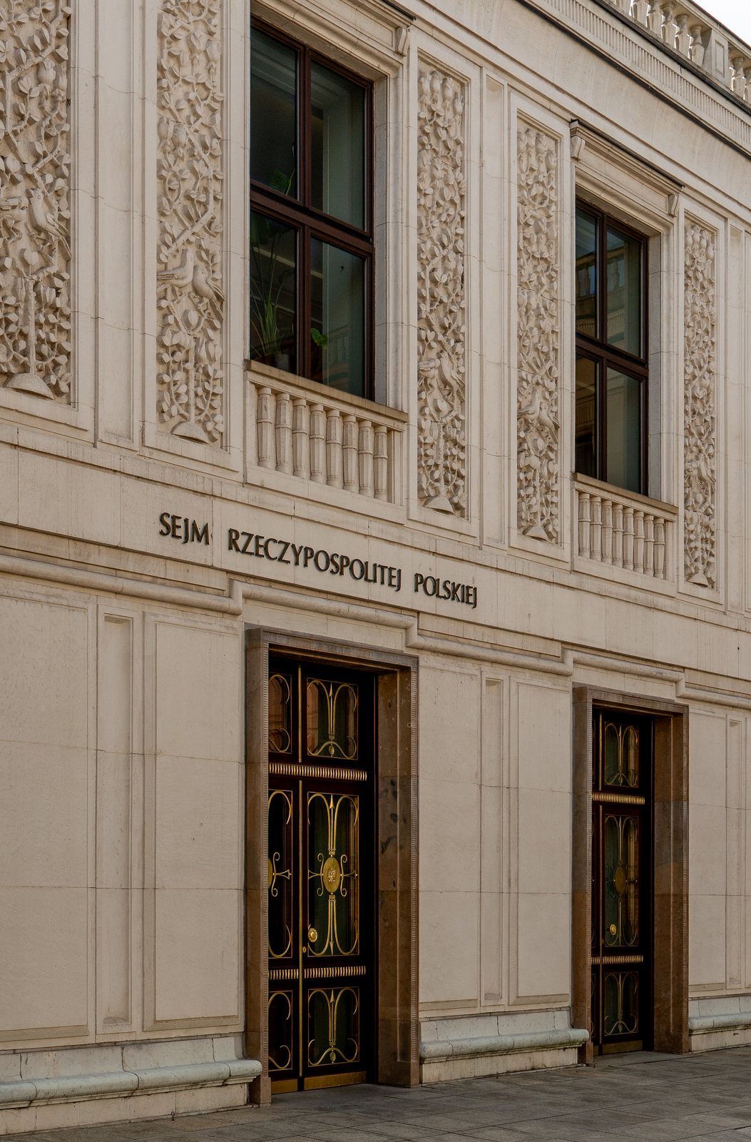 The main entrance of the Sejm on Wiejska, April 2026.