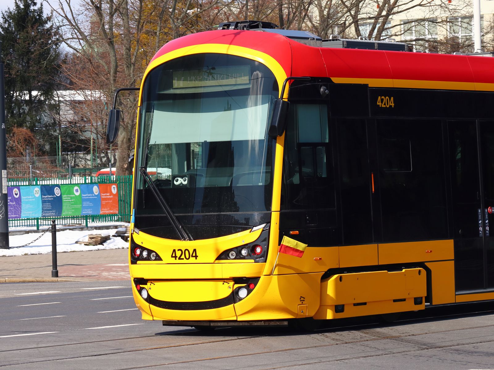A number 17 tram leaving the Stawki stop, April 2022.